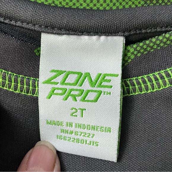 Zone Pro Camo and Grey Top 2T🦚 - Picture 3 of 4